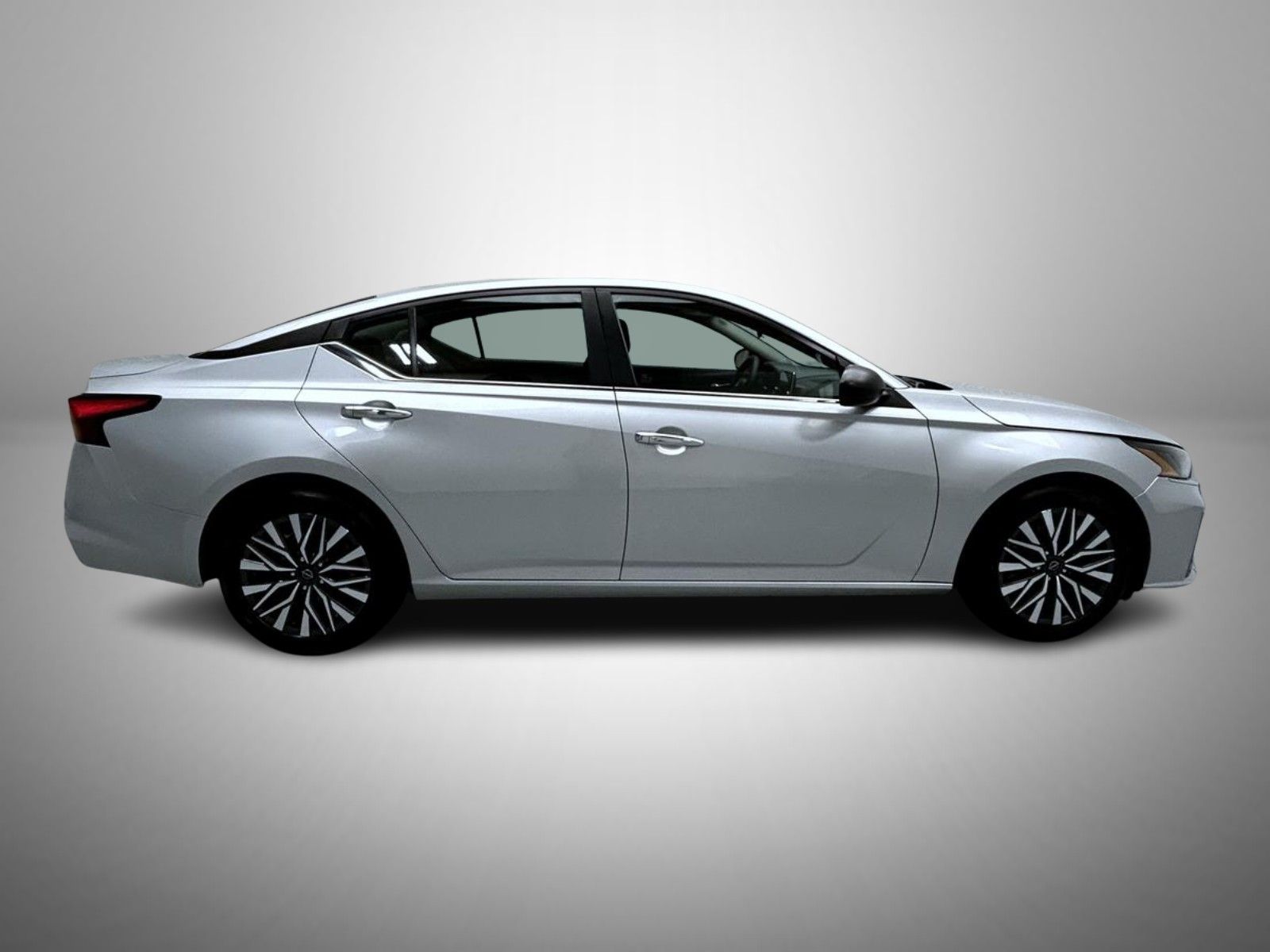 2024 Nissan Altima 2.5 SV photo 4