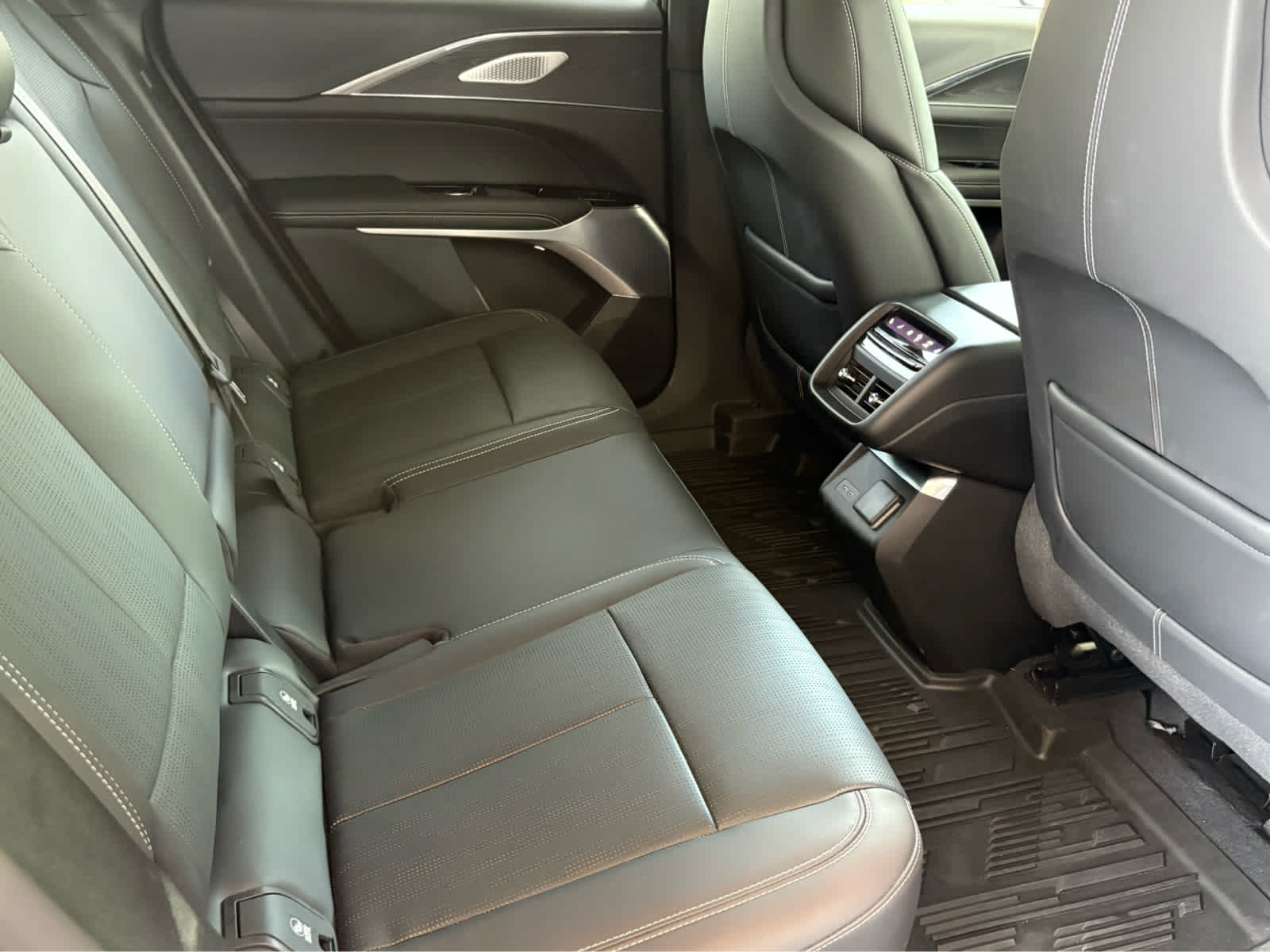 2024 Cadillac Lyriq Luxury photo 24