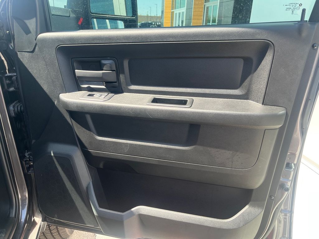 2025 Ram 2500 Tradesman photo 32
