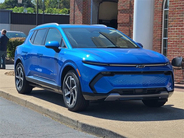 2025 Chevrolet Equinox EV 1LT photo 2