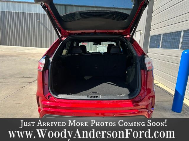 2023 Ford Edge ST photo 5