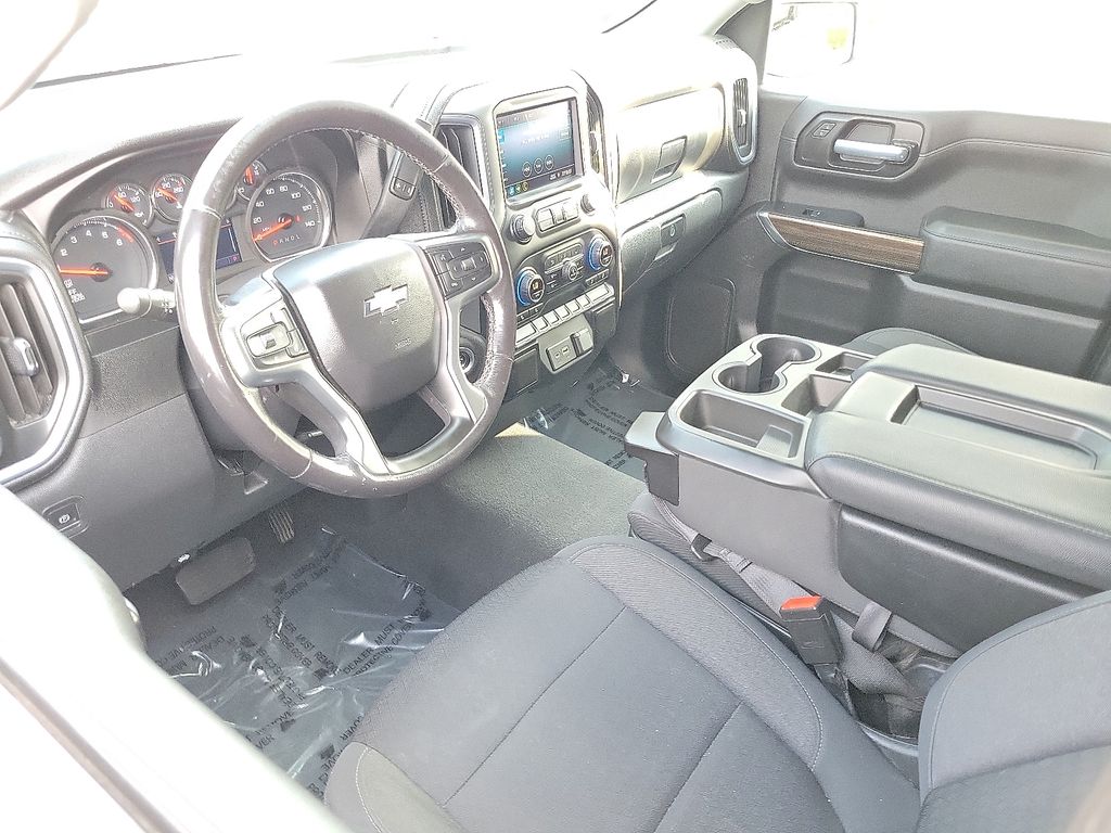 2021 Chevrolet Silverado 1500 LT photo 3