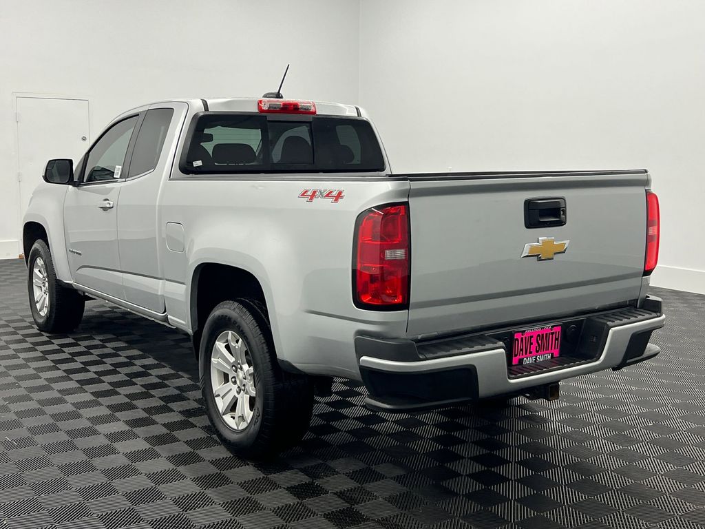 2017 Chevrolet Colorado LT photo 3