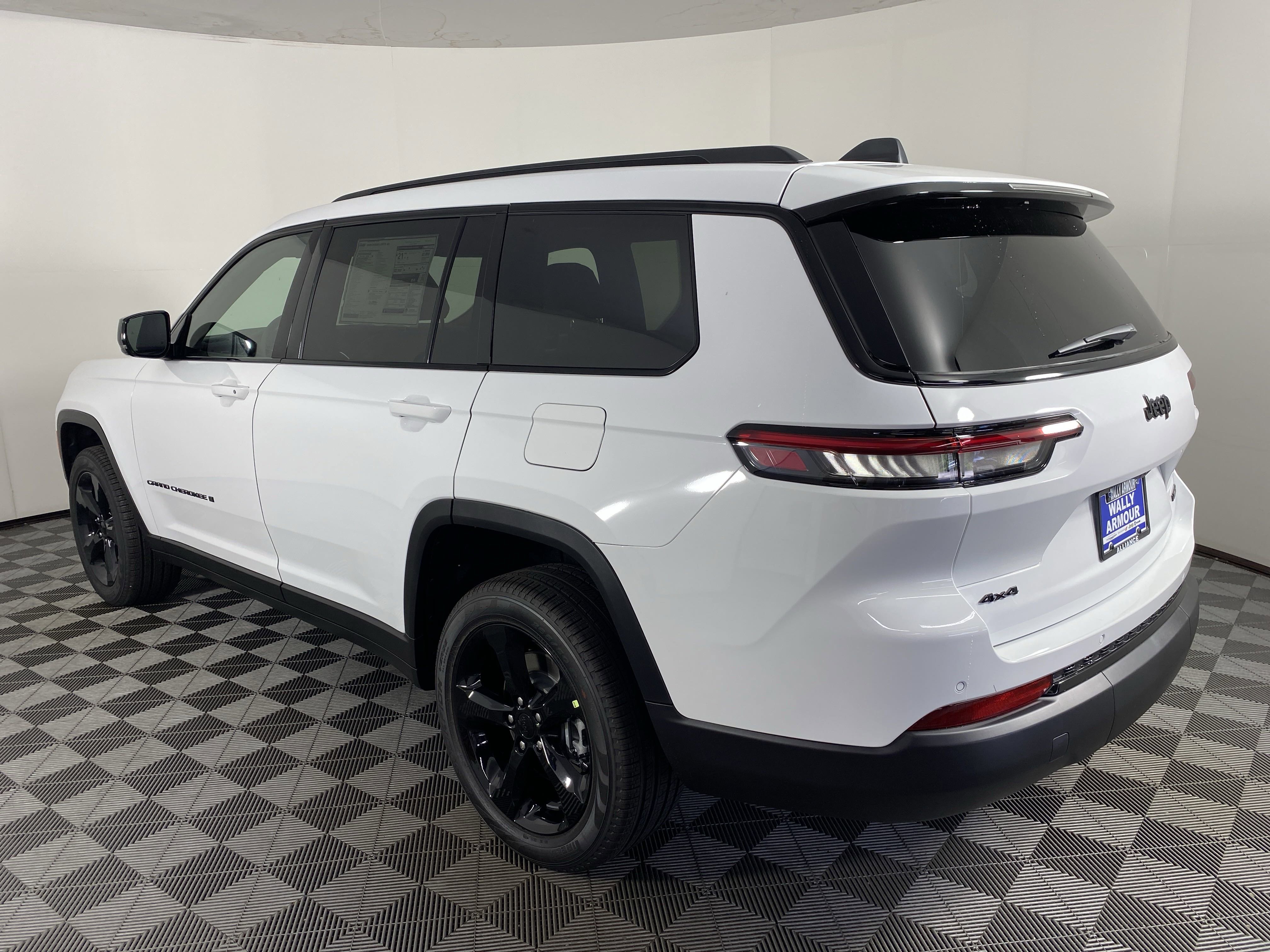2025 Jeep Grand Cherokee Limited photo 2