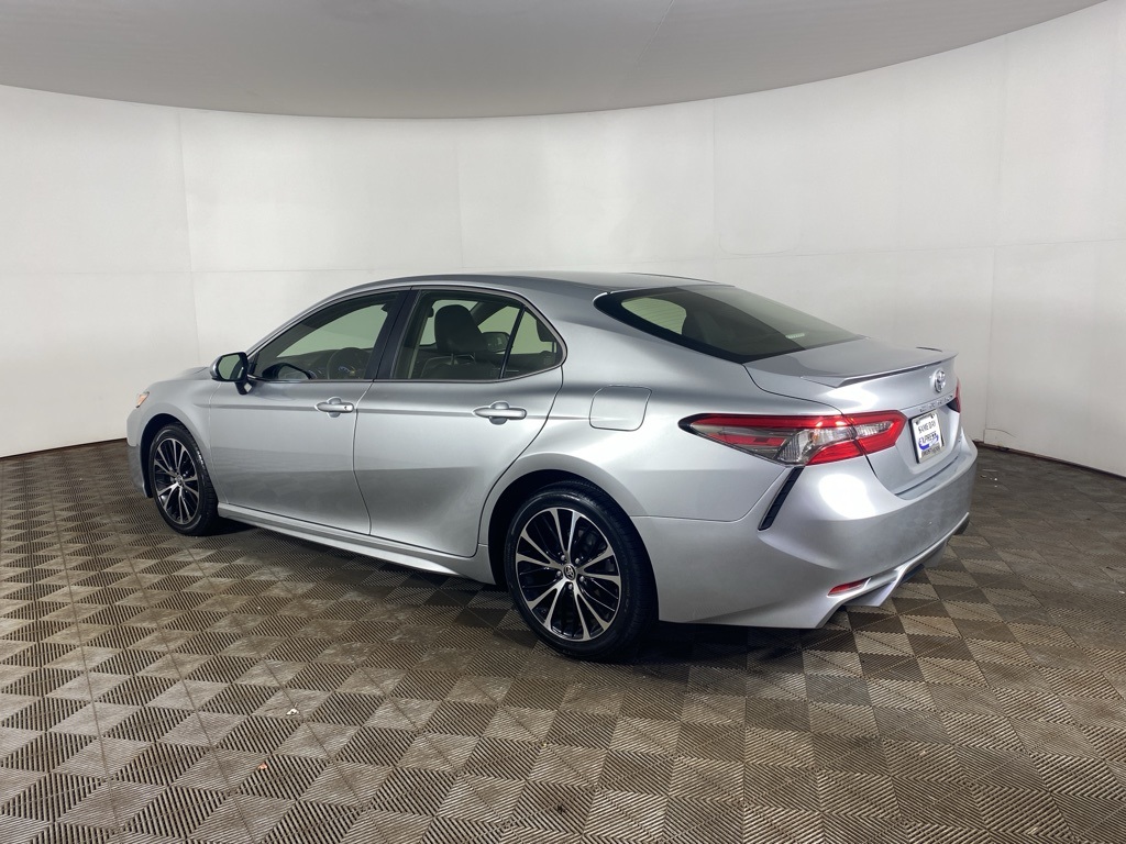 2018 Toyota Camry SE photo 5