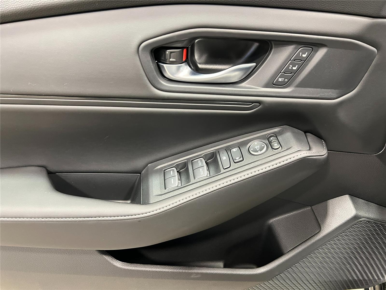 2025 Honda Accord Hybrid Sport-L photo 13