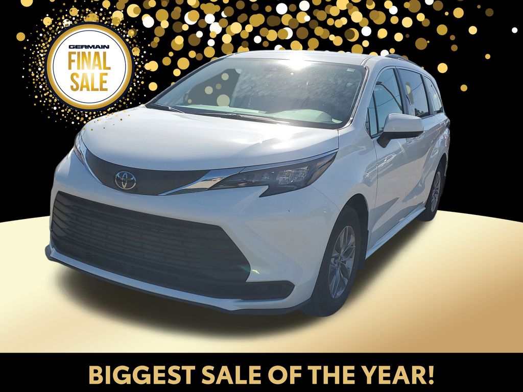 2026 Toyota Sienna LE's photo