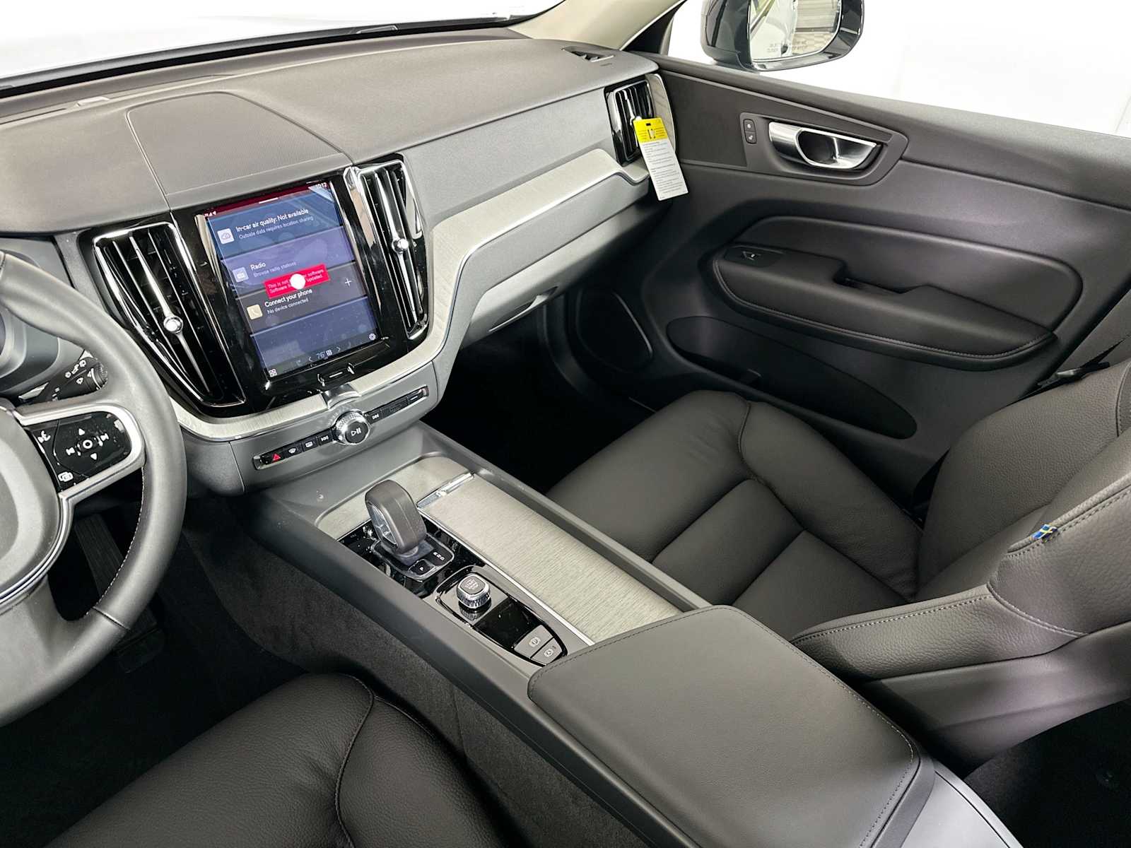 2025 Volvo XC60 T8 Plus photo 20