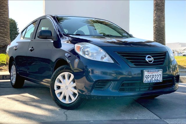 2014 Nissan Versa 1.6 S photo 2