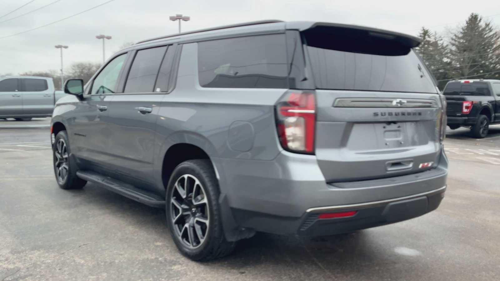 2022 Chevrolet Suburban RST photo 4