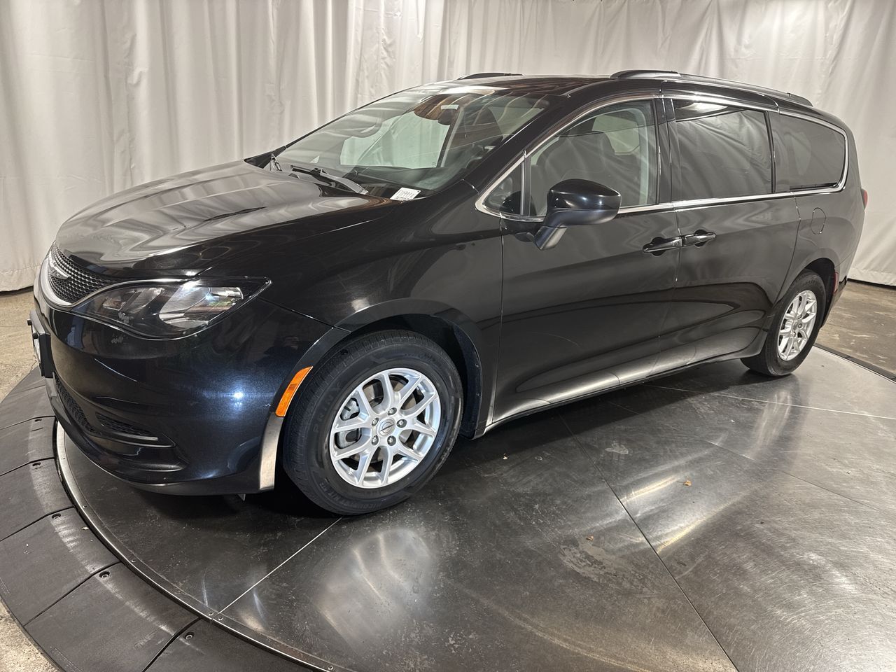 2021 Chrysler Voyager's photo