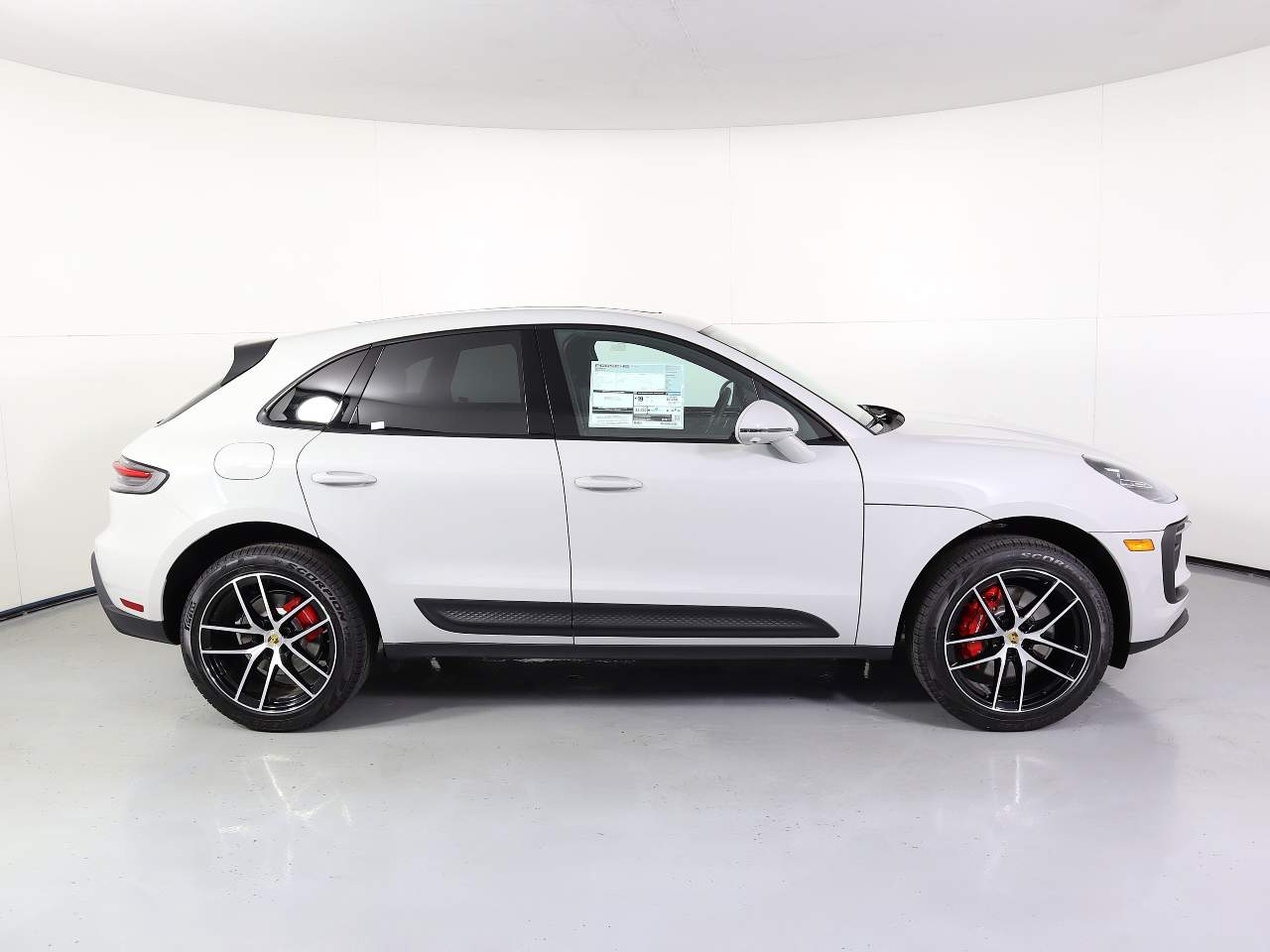 2025 Porsche Macan S photo 8