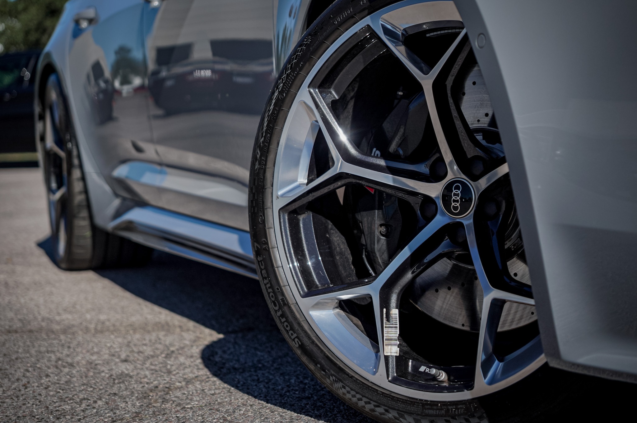 2025 Audi RS 6 Avant Performance photo 2