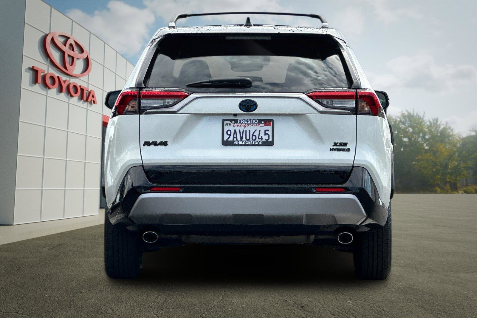 2022 Toyota RAV4 Hybrid XSE photo 4