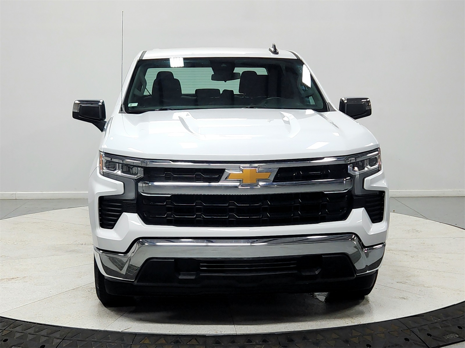 2024 Chevrolet Silverado 1500 LT photo 2