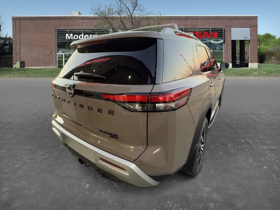 2025 Nissan Pathfinder Platinum photo 8