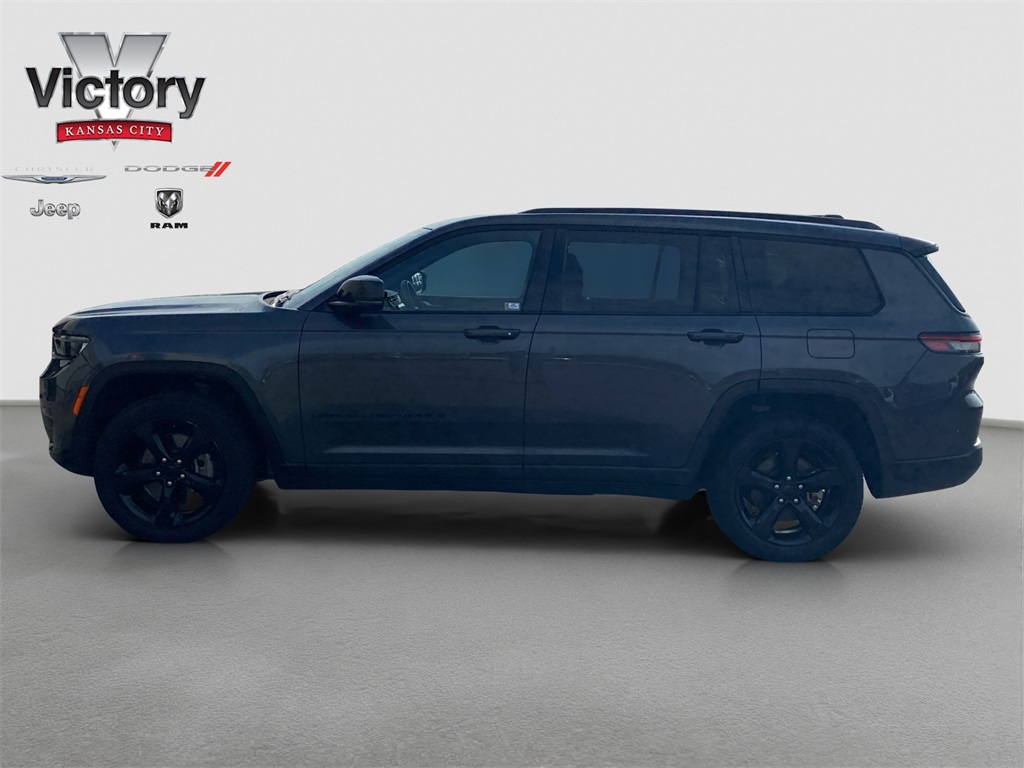 2023 Jeep Grand Cherokee Altitude photo 2