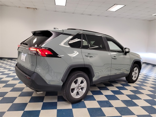 2021 Toyota RAV4 XLE photo 4