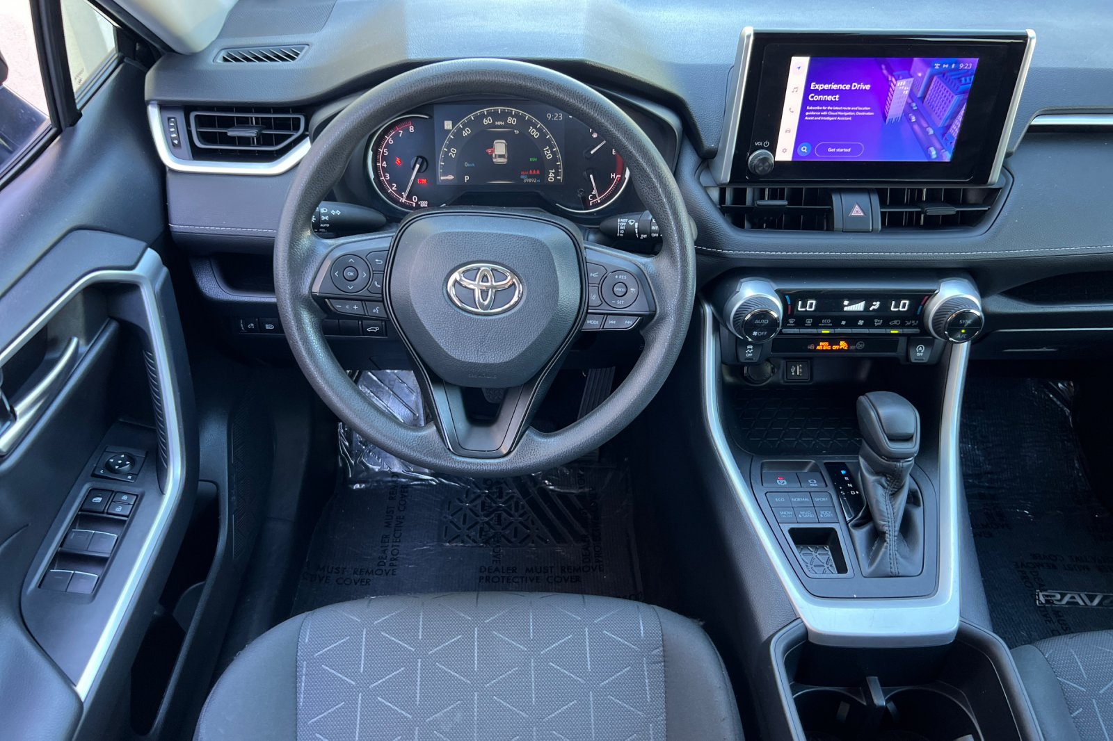 2023 Toyota RAV4 XLE photo 9