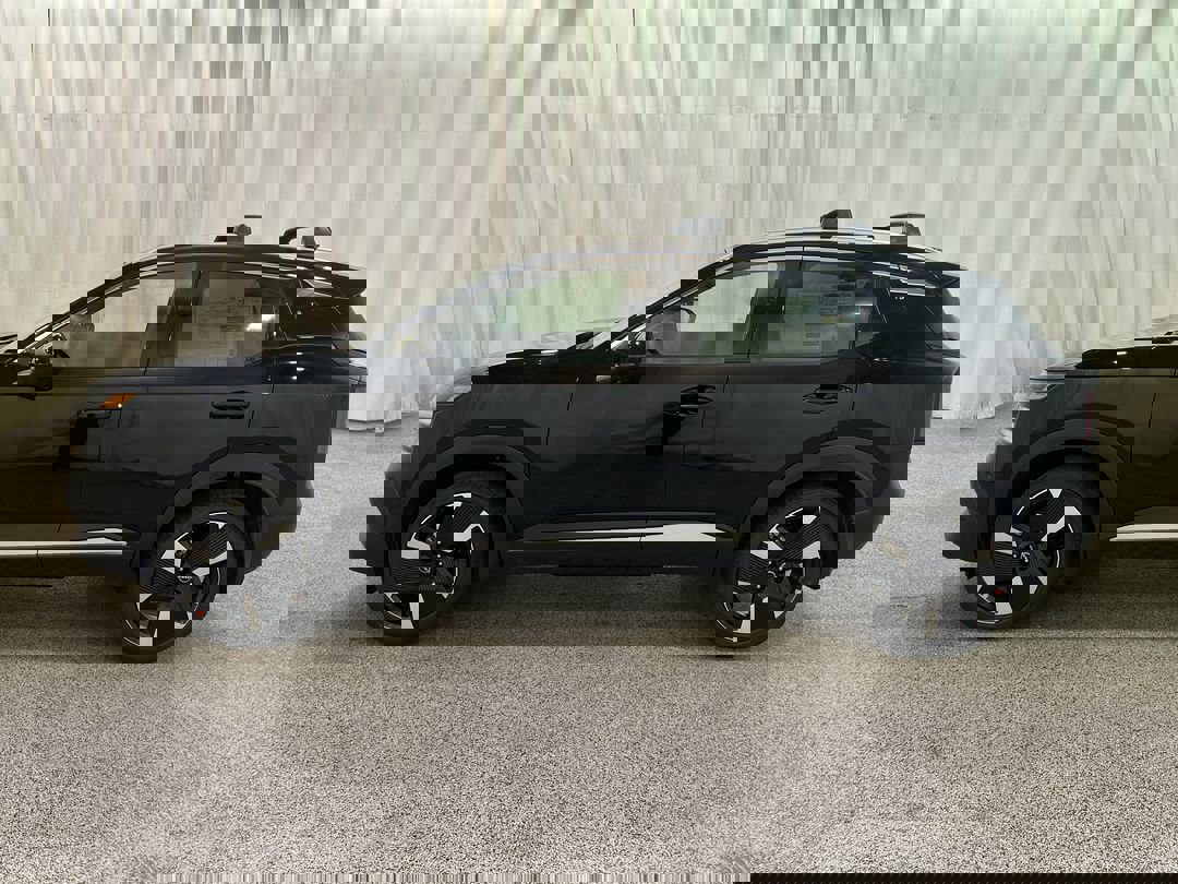 2026 Nissan Kicks SR photo 2