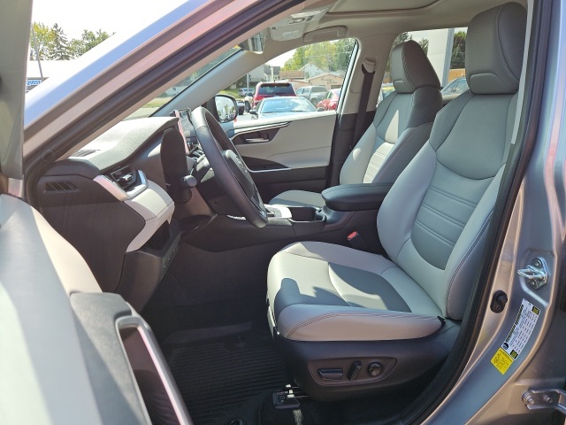 2024 Toyota RAV4 XLE Premium photo 27