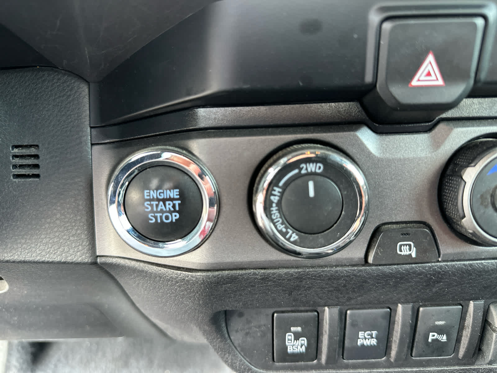 2023 Toyota Tacoma TRD photo 31