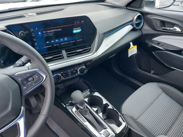 2025 Chevrolet Trax LT photo 22
