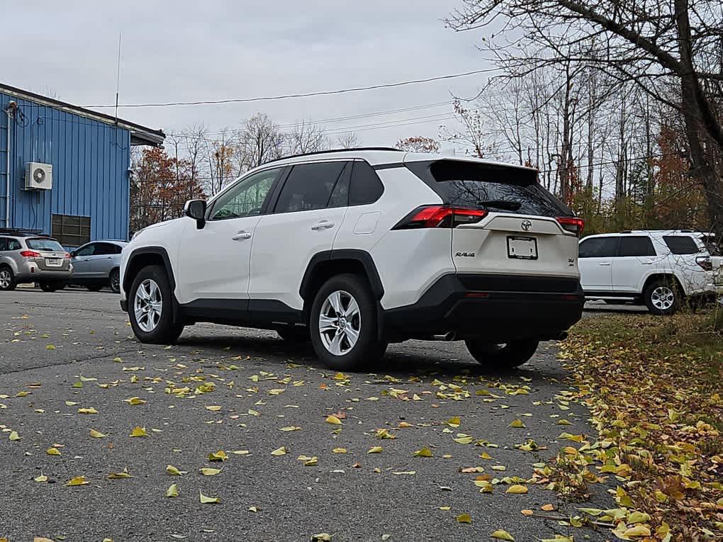 2020 Toyota RAV4 XLE photo 2