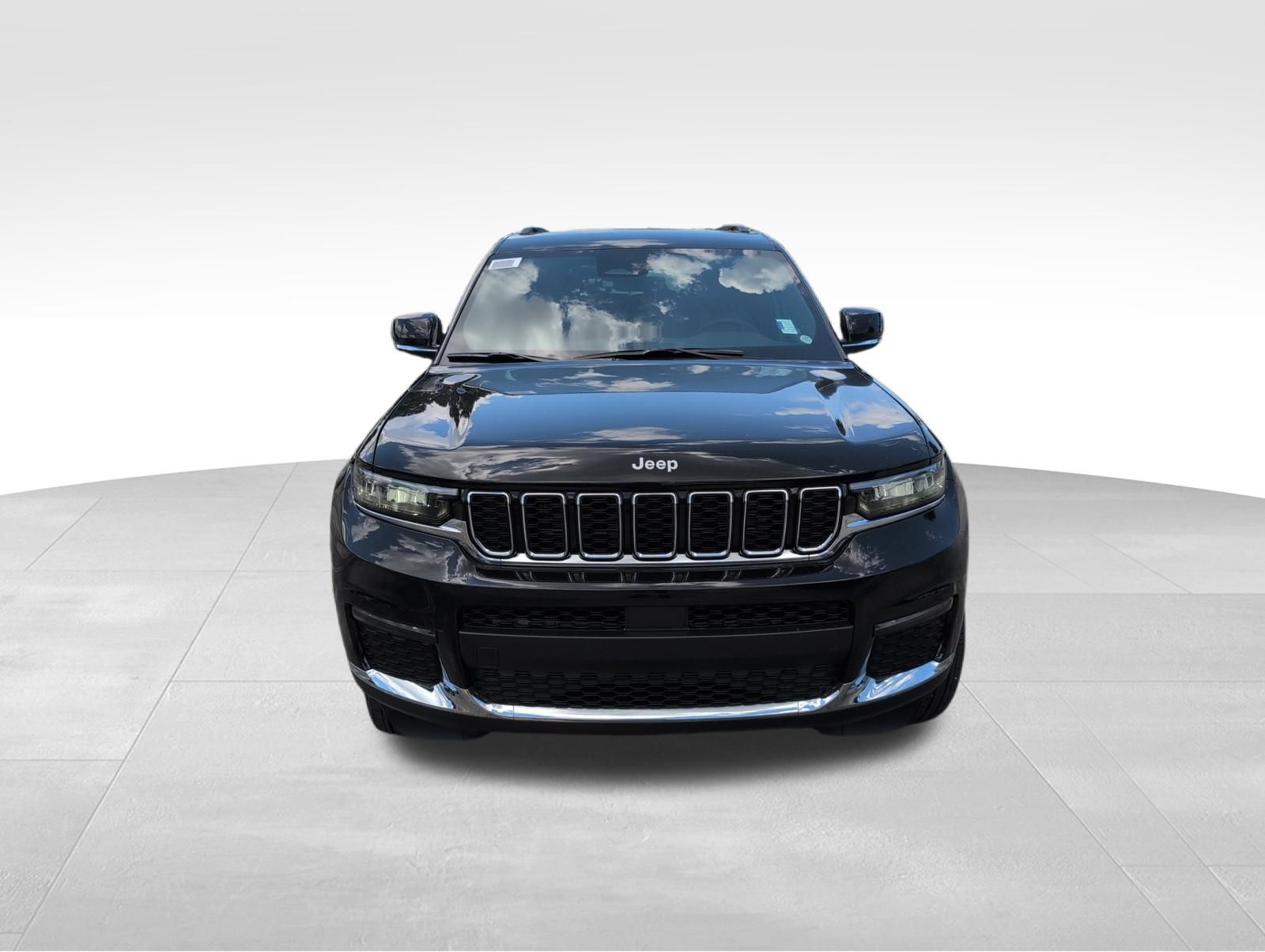 2025 Jeep Grand Cherokee Limited photo 2