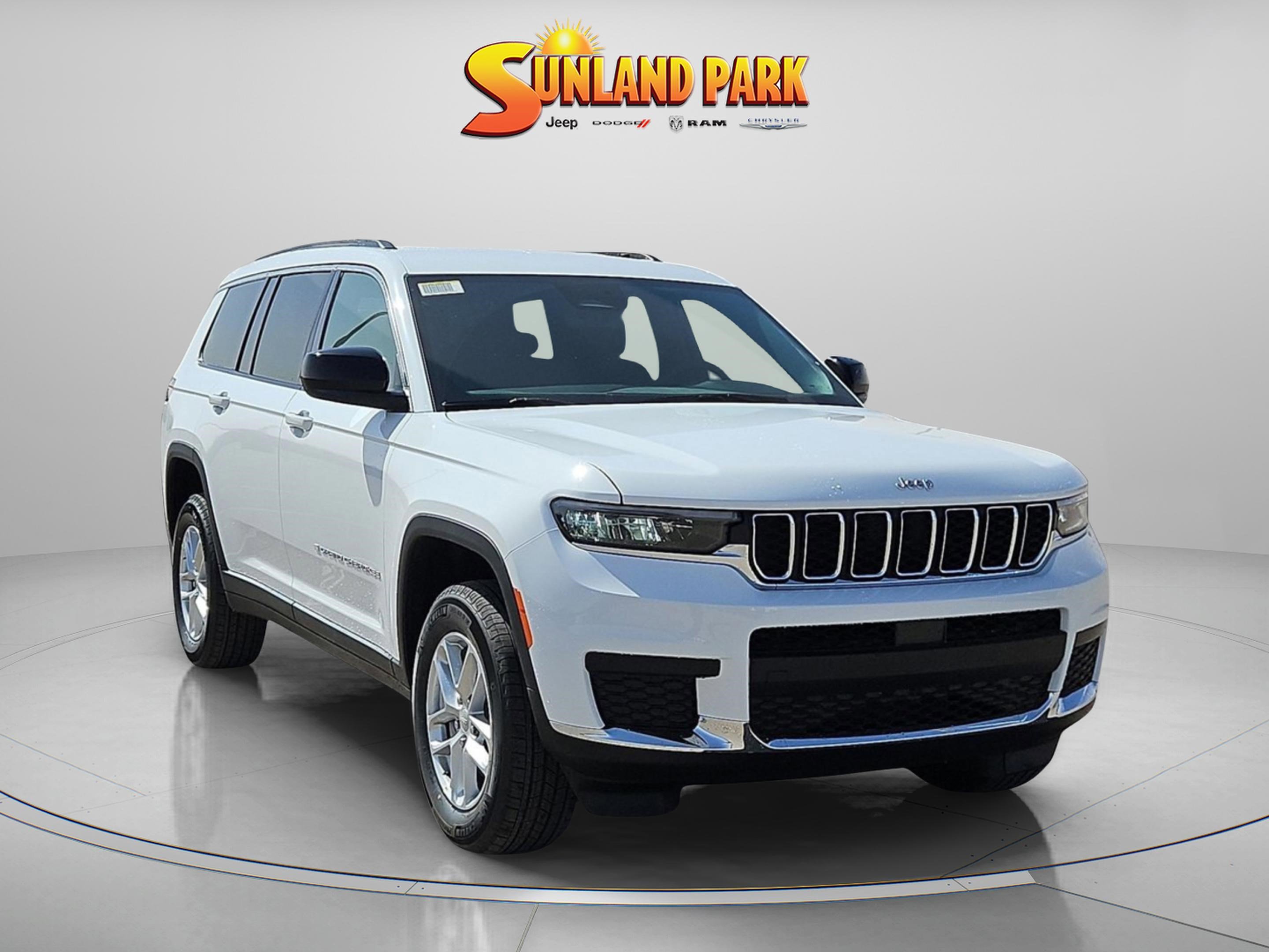 2025 Jeep Grand Cherokee L Laredo's photo
