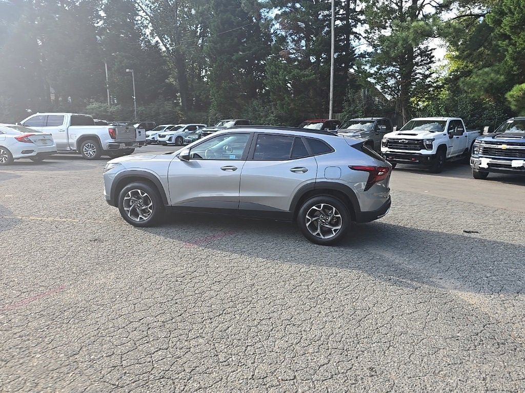 2024 Chevrolet Trax LT photo 9