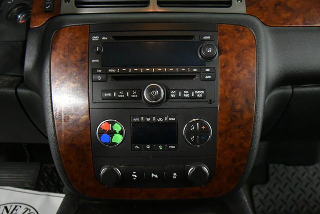 2012 Chevrolet Suburban 1500 LT photo 3