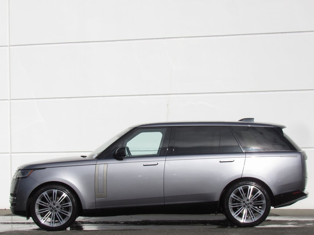 2023 Land Rover Range Rover SE photo 2