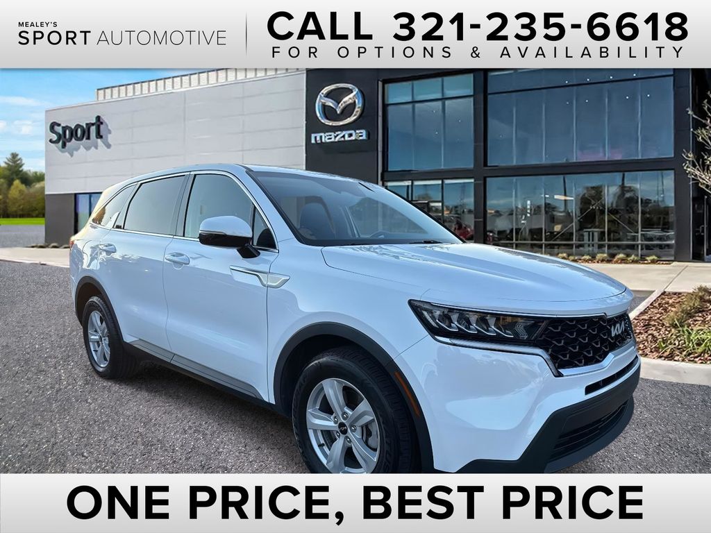 2023 Kia Sorento LX's photo