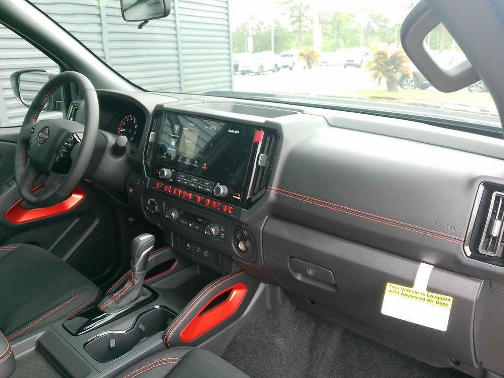 2025 Nissan Frontier Crew Cab PRO-4X photo 13