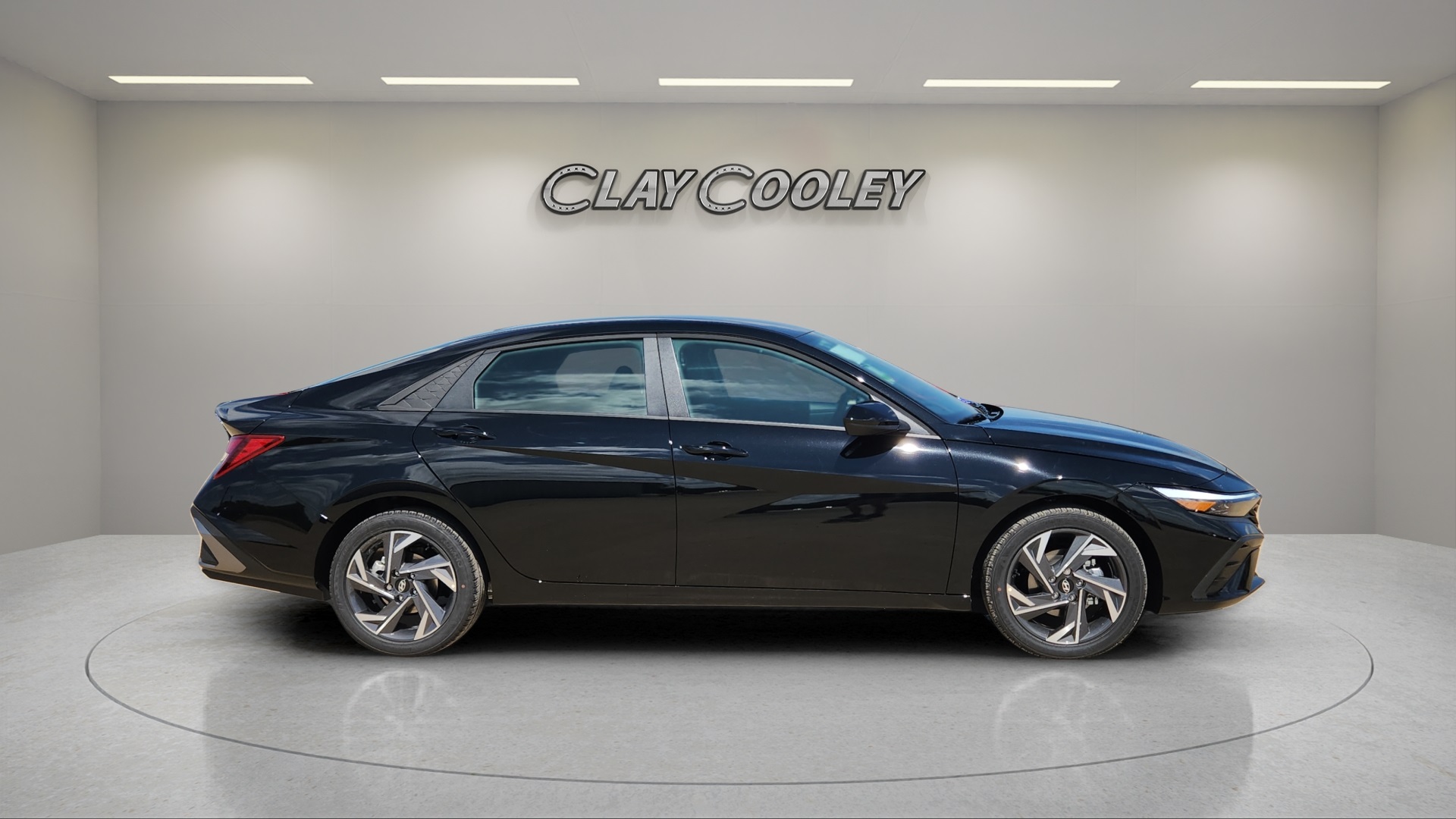 2025 Hyundai Elantra SEL Sport photo 2