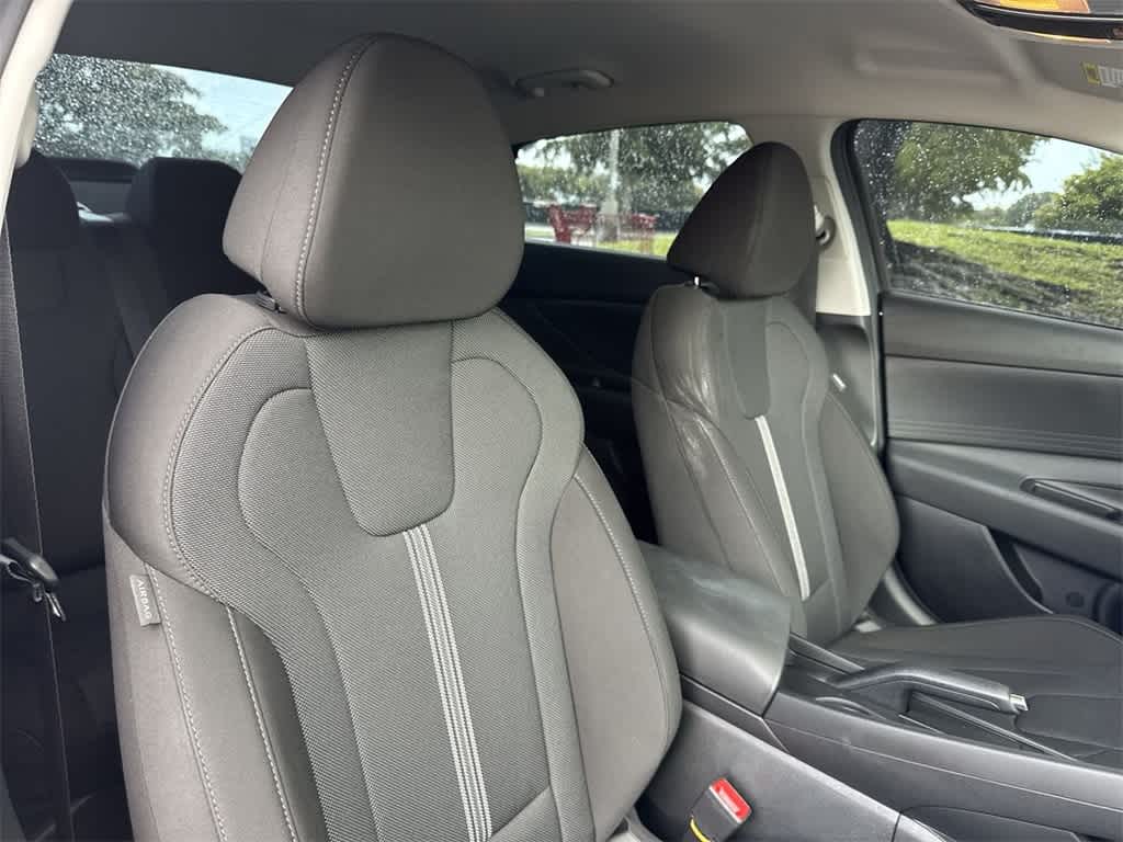 2025 Hyundai Elantra SE photo 26