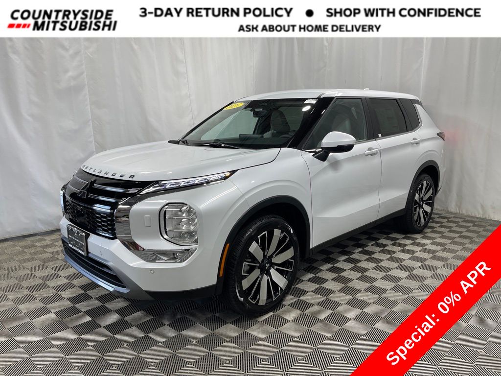 2025 Mitsubishi Outlander SE's photo