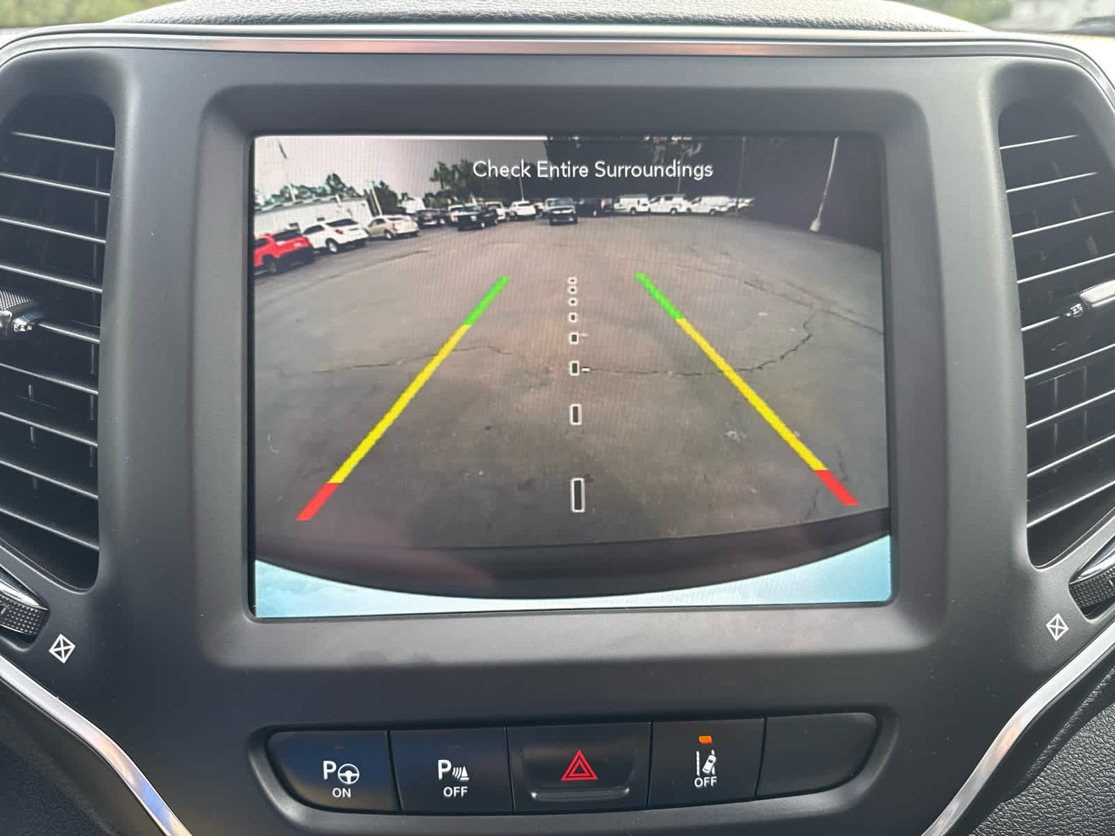 2023 Jeep Cherokee Altitude Lux photo 18