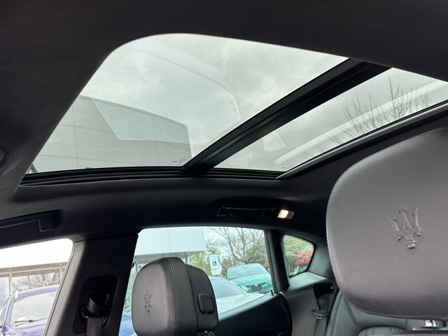 2021 Maserati Levante Base photo 13