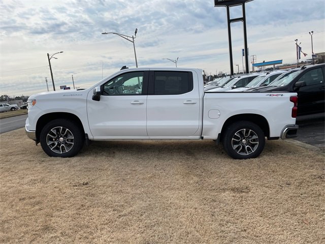 2024 Chevrolet Silverado 1500 LT photo 3
