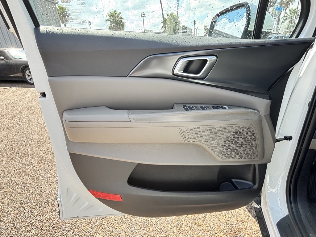 2026 Kia Carnival LX photo 12