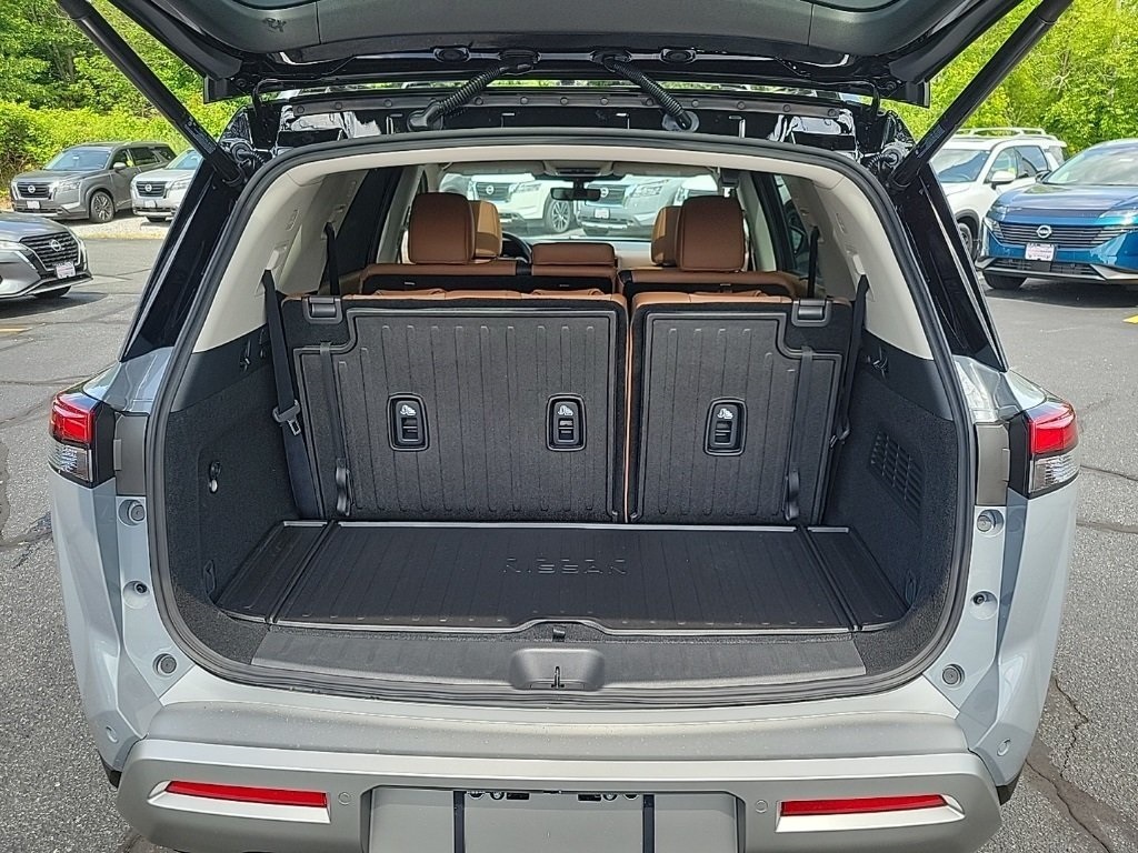 2025 Nissan Pathfinder Platinum photo 19