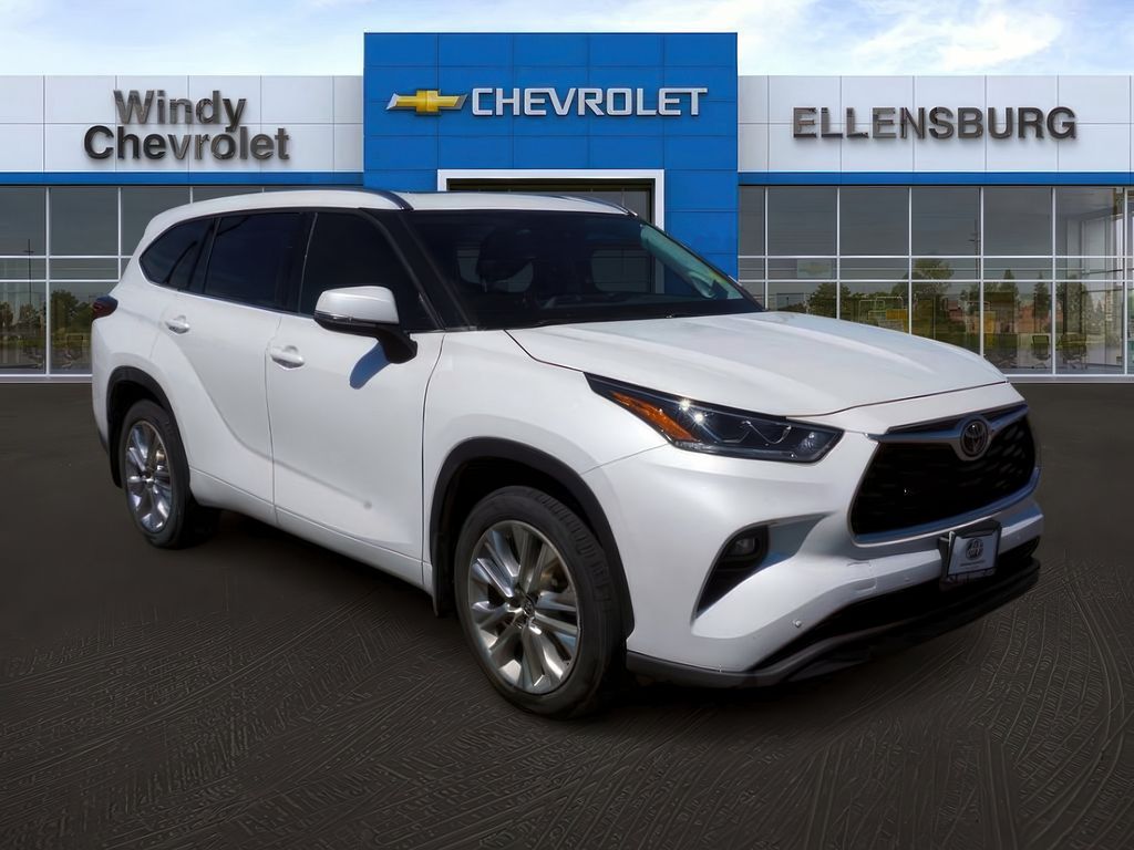 2022 Toyota Highlander Limited's photo