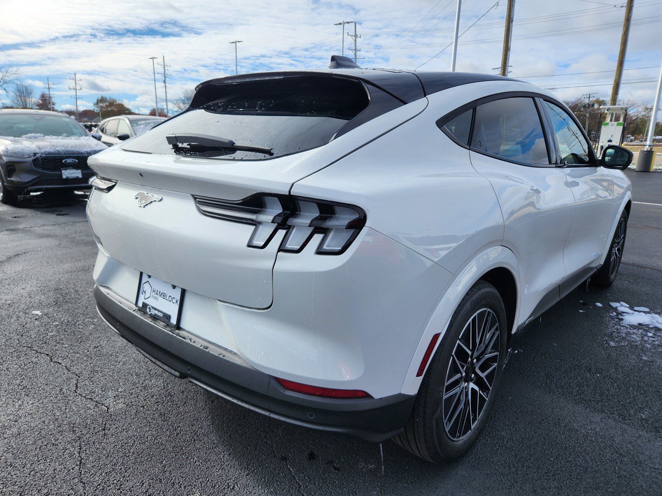 2025 Ford Mustang Mach-E Premium photo 3