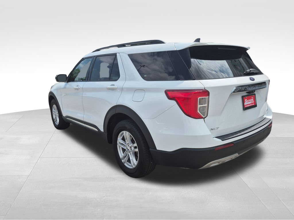 2023 Ford Explorer XLT photo 2