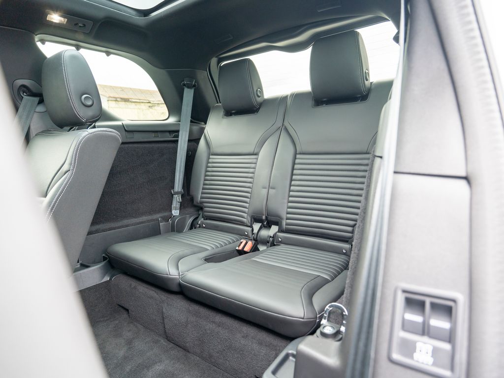 2023 Land Rover Discovery HSE R-Dynamic photo 31