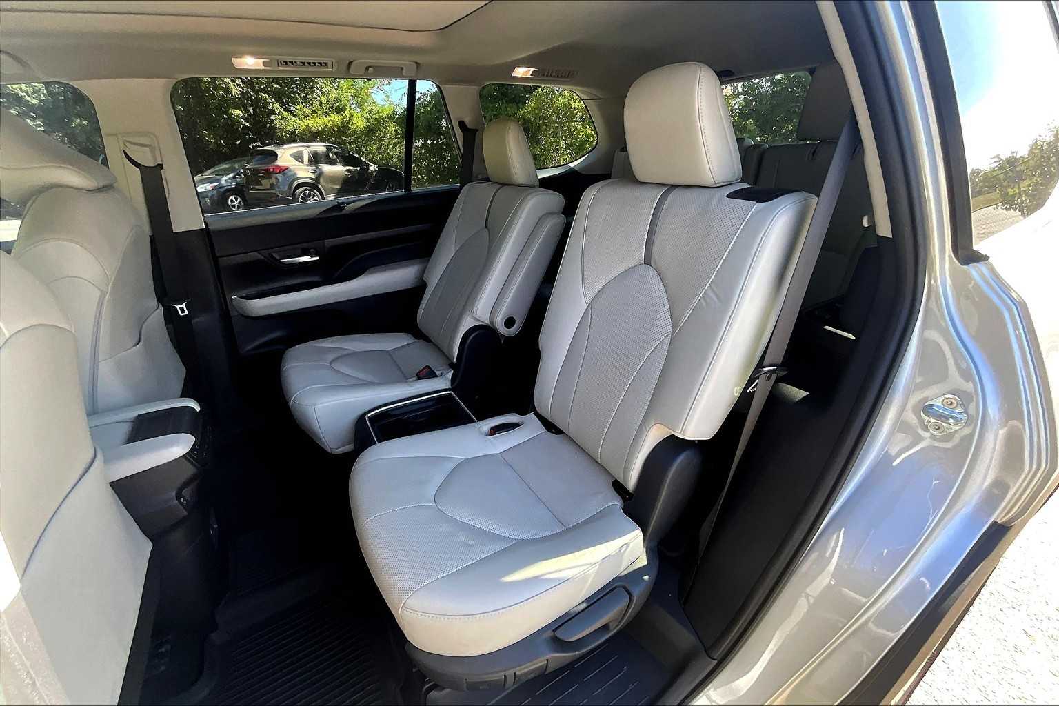 2024 Toyota Grand Highlander Platinum AWD photo 18