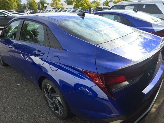 2025 Hyundai Elantra SEL Sport photo 4
