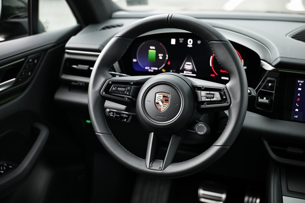 2025 Porsche Macan Electric photo 18